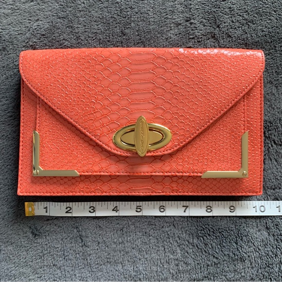 Gianni Bini Faux Gator Clutch - Picture 2 of 8